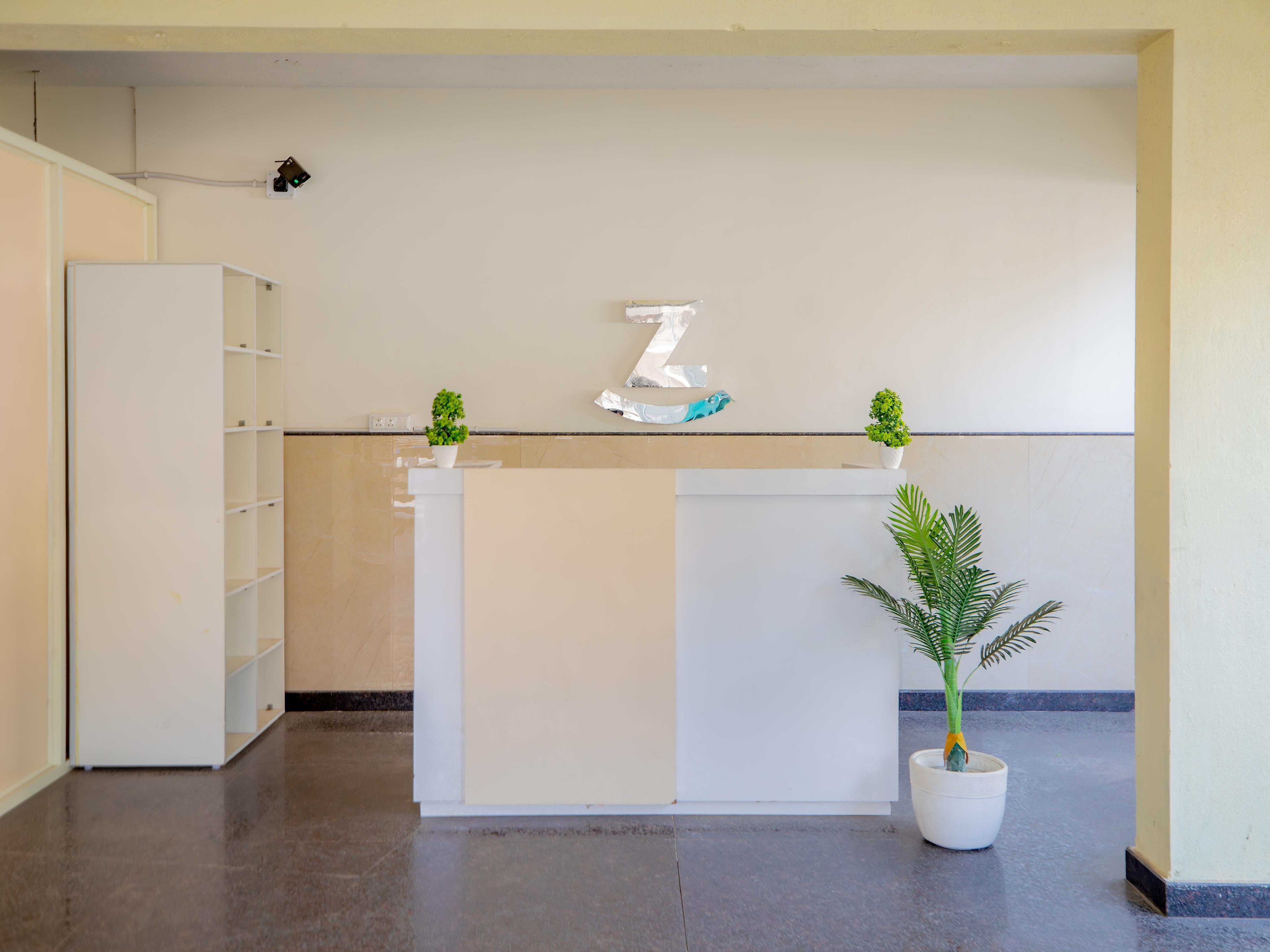 Z Express Ostro - Tap to explore photos