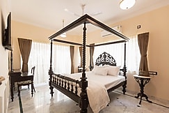 Handmade Homes Entire 4bhk with kitchen upon Park St, Kolkata