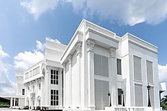 Eden Garden Convention Center, Adoor