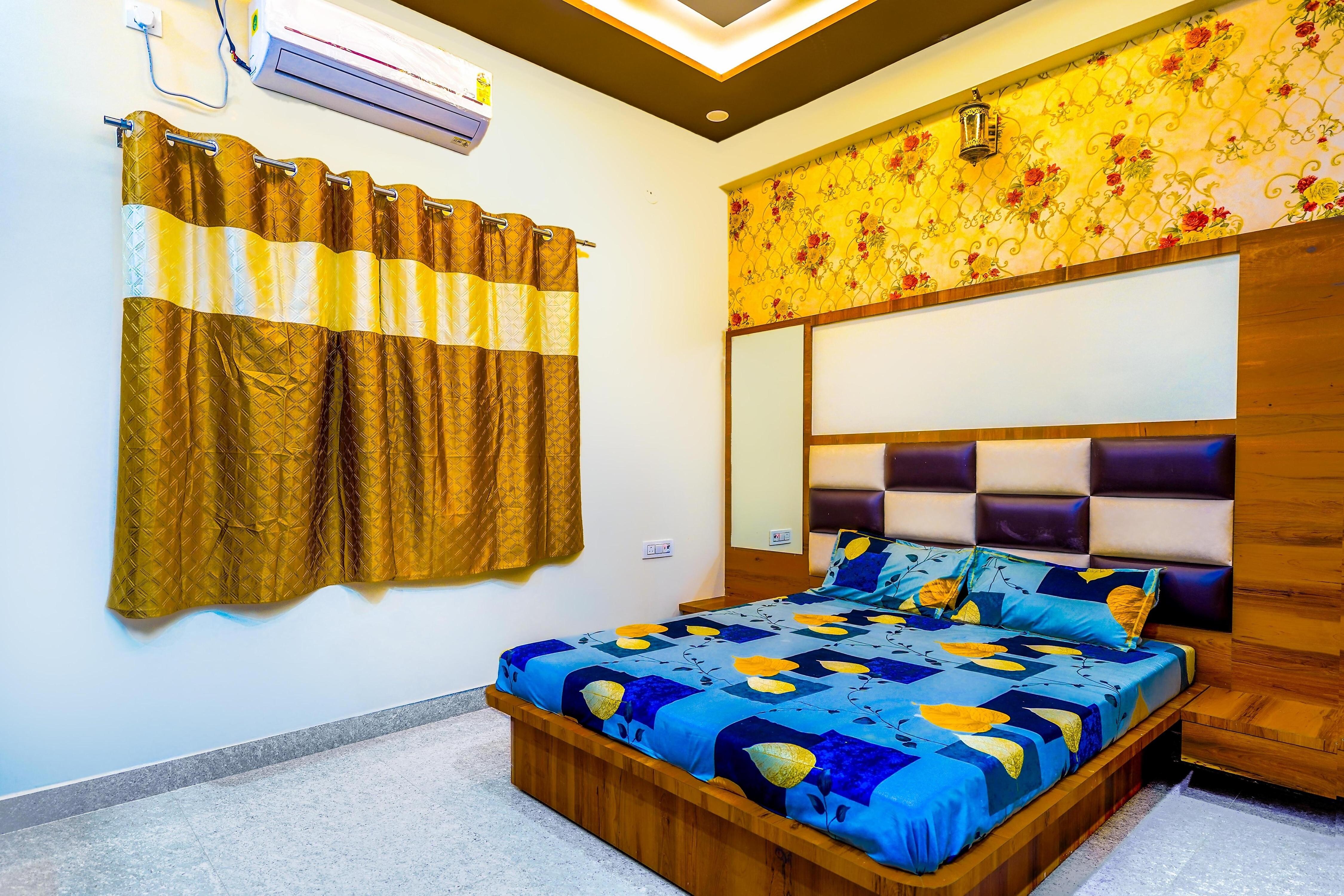 Shivam Guest House - Tap to explore photos