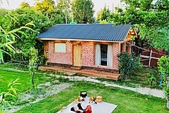 Nigeen Vista Lakeside Chalet, Srinagar