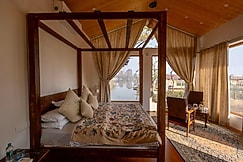 Nigeen Vista Lakeside Chalet, Srinagar