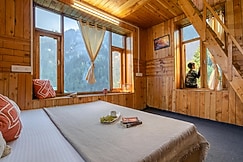 Cottage With Room And Attic Set, Sainj