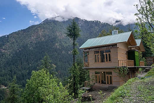 Offbeat Oasis: Jibhi Cottage for Adventure & WiFi