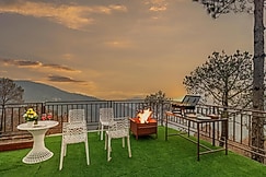 Alaya Stays 5 BHK with Hill View | Querencia, Kasauli