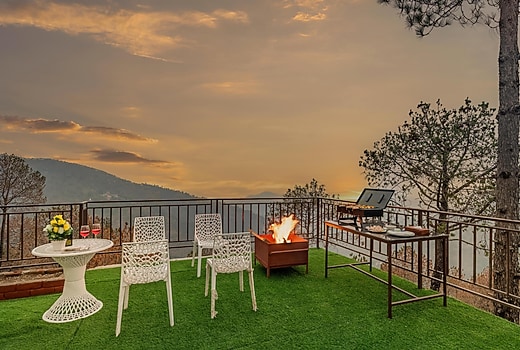 Alaya Stays 5 BHK with Hill View | Querencia