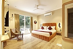 Limewood Stay - Mall 51, Gurgaon