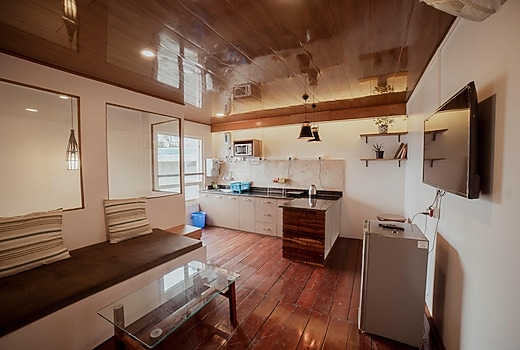 Penthouse - Selvis Inn || 100 Meter from MG Road
