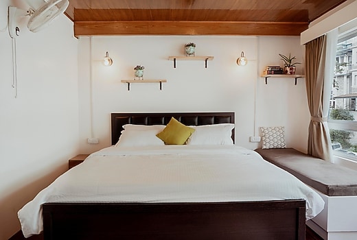 Penthouse - Selvis Inn || 100 Meter from MG Road