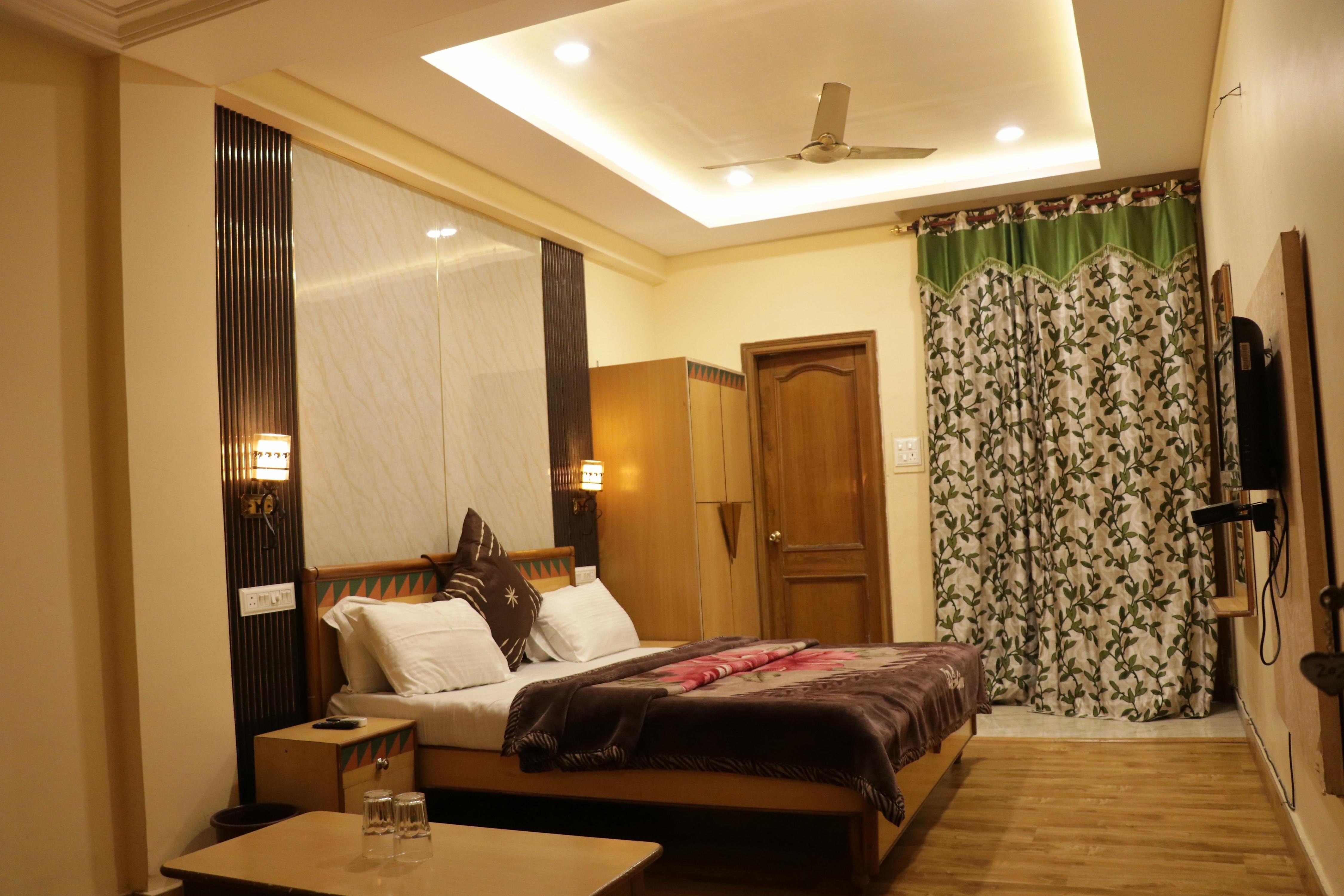 Hotel Royal Palace Jalandhar - Tap to explore photos
