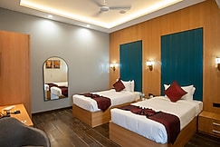Pravasa Stay Near Luv Kush Square, Indore