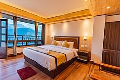 The Golden Retreat, Pelling