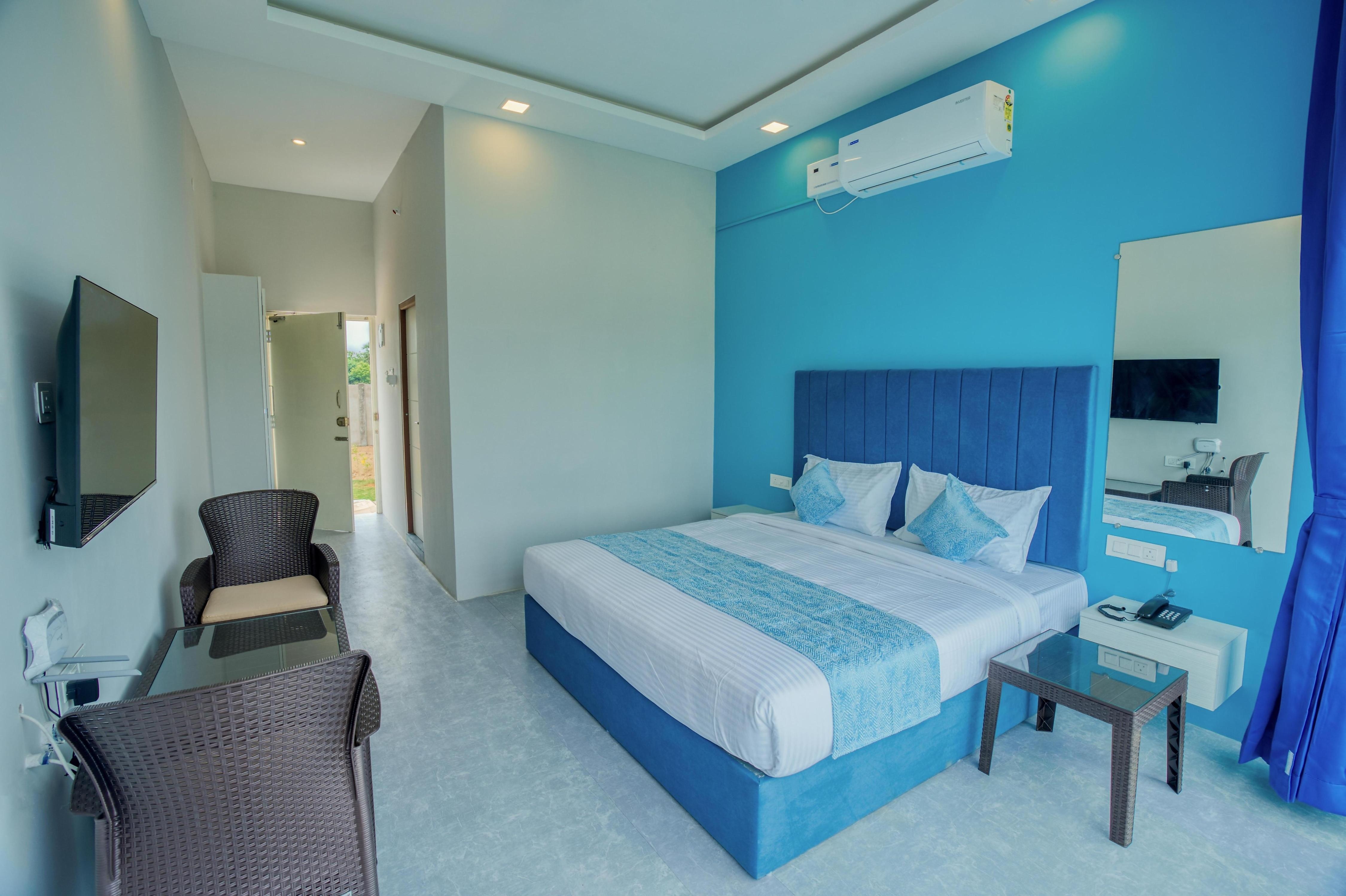 Seaborne Beach Resort - Tap to explore photos