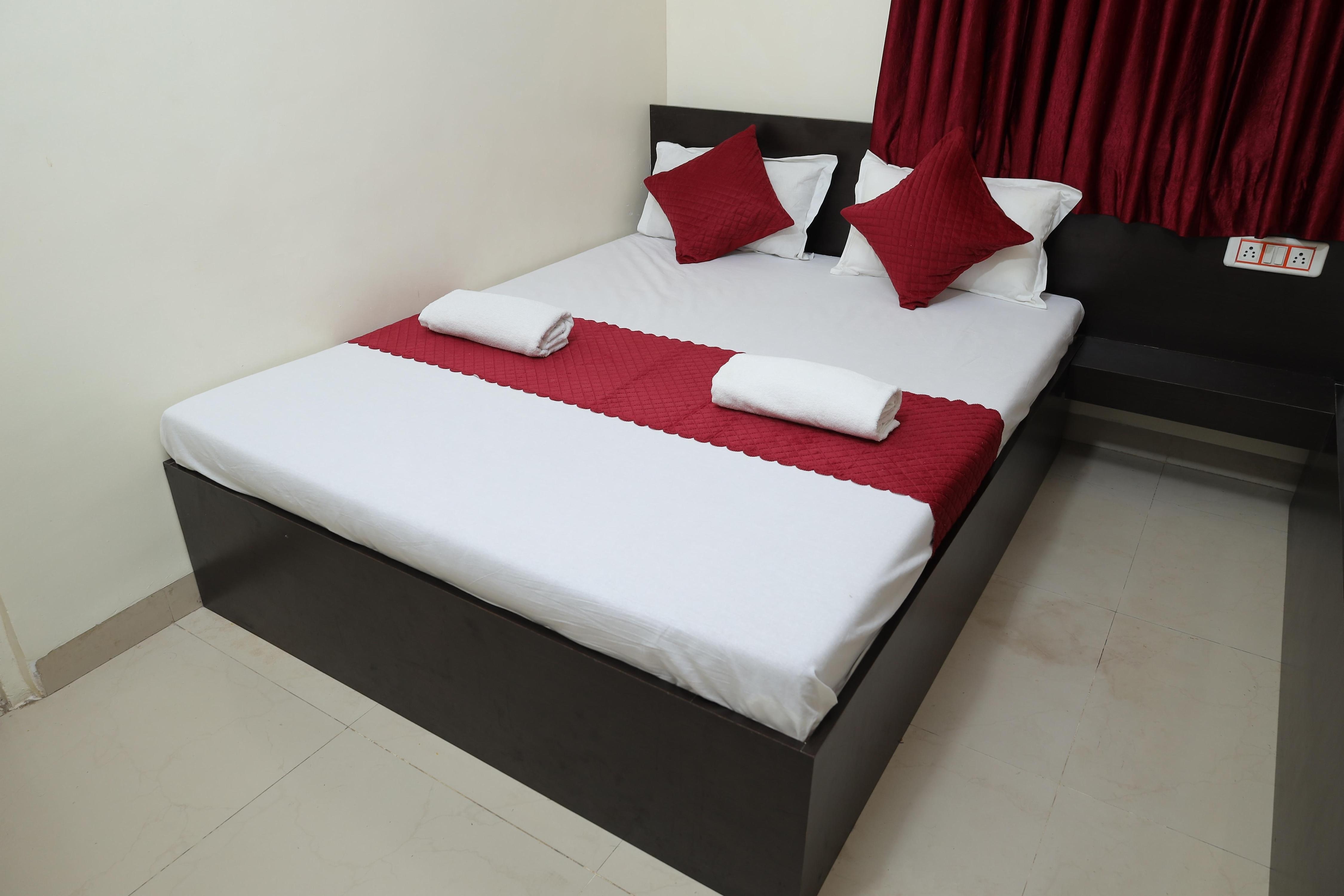 Laxmi Narayan Service Apartment 4