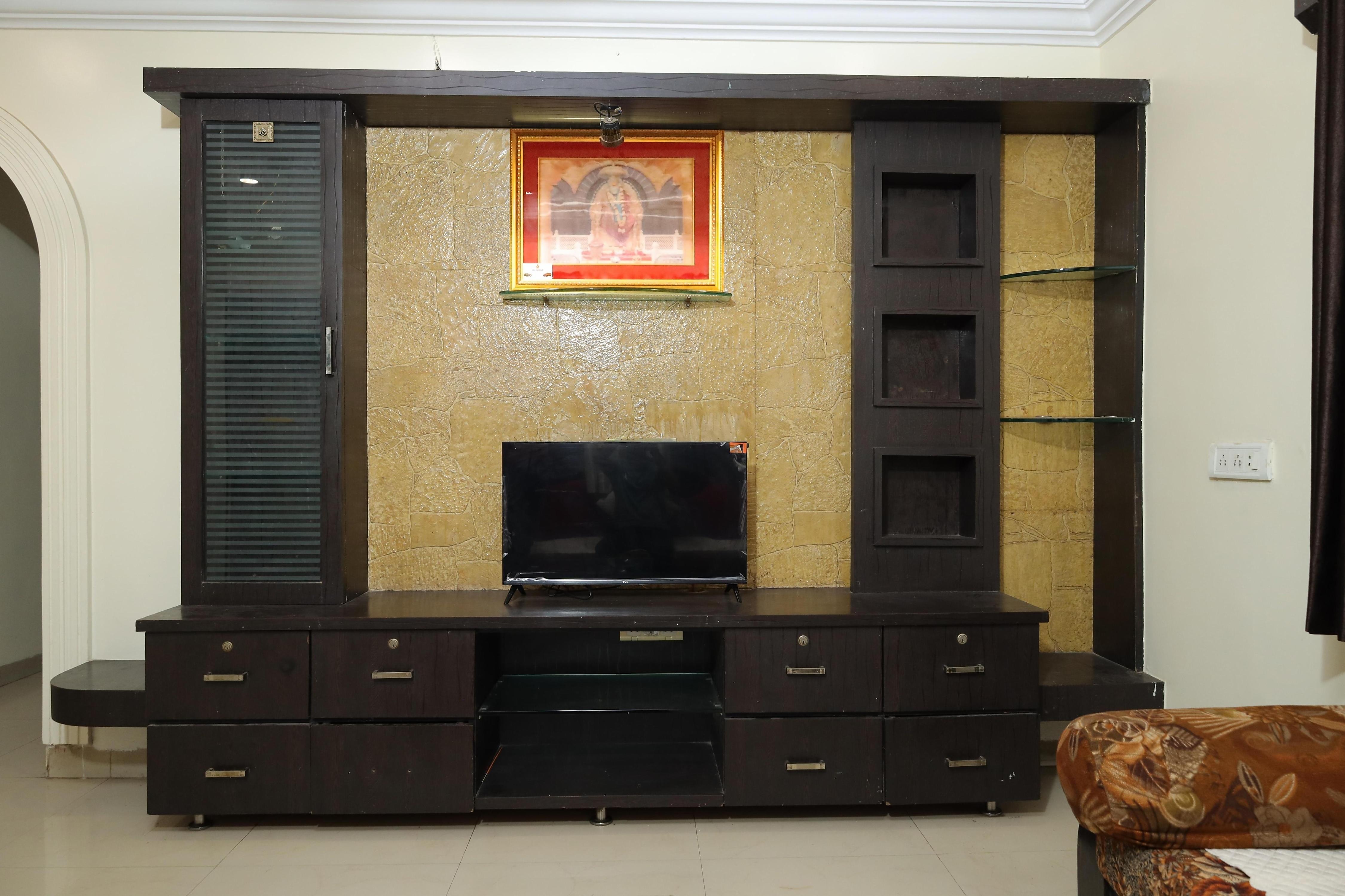 Laxmi Narayan Service Apartment 2