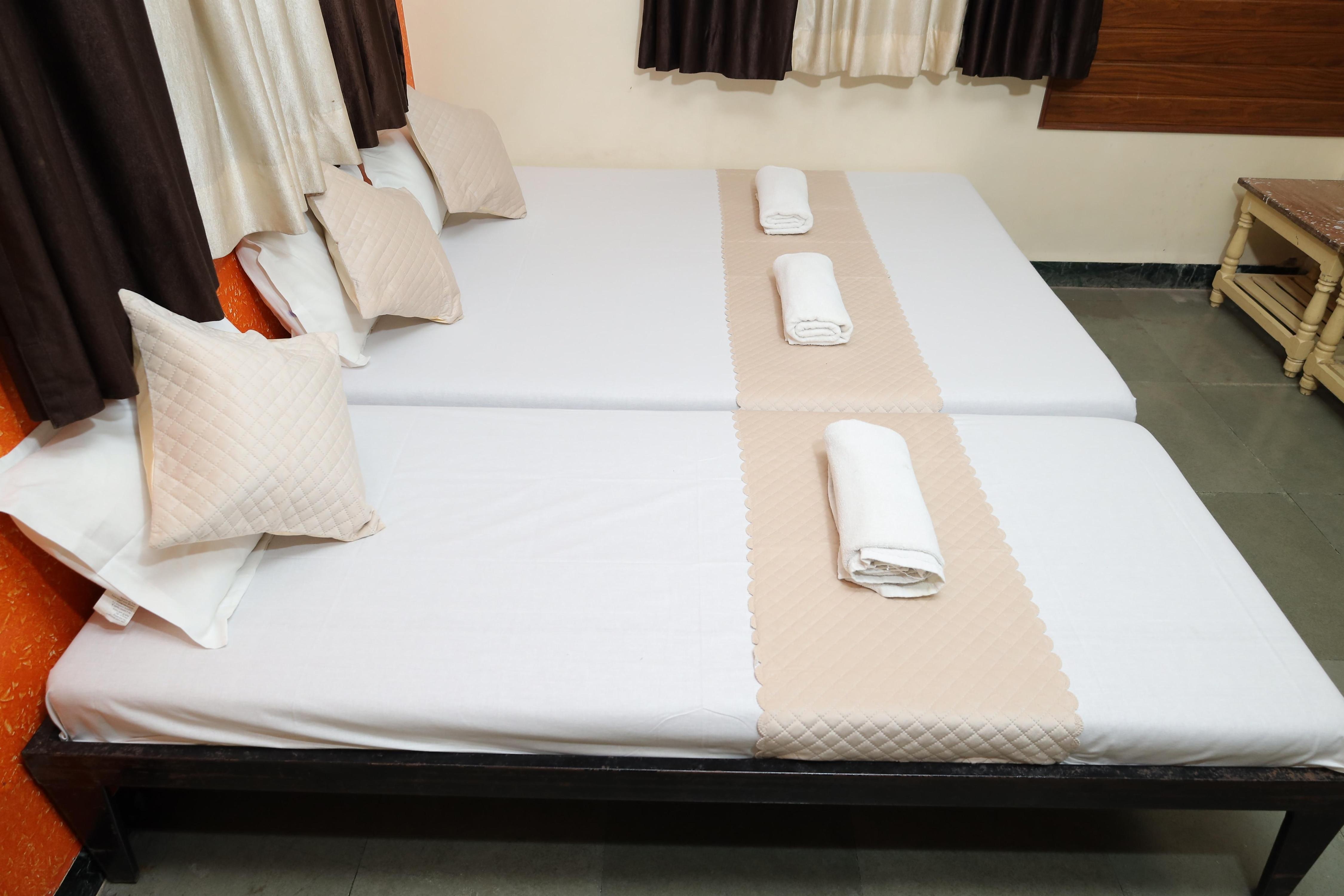 Laxmi Narayan Service Apartment 5