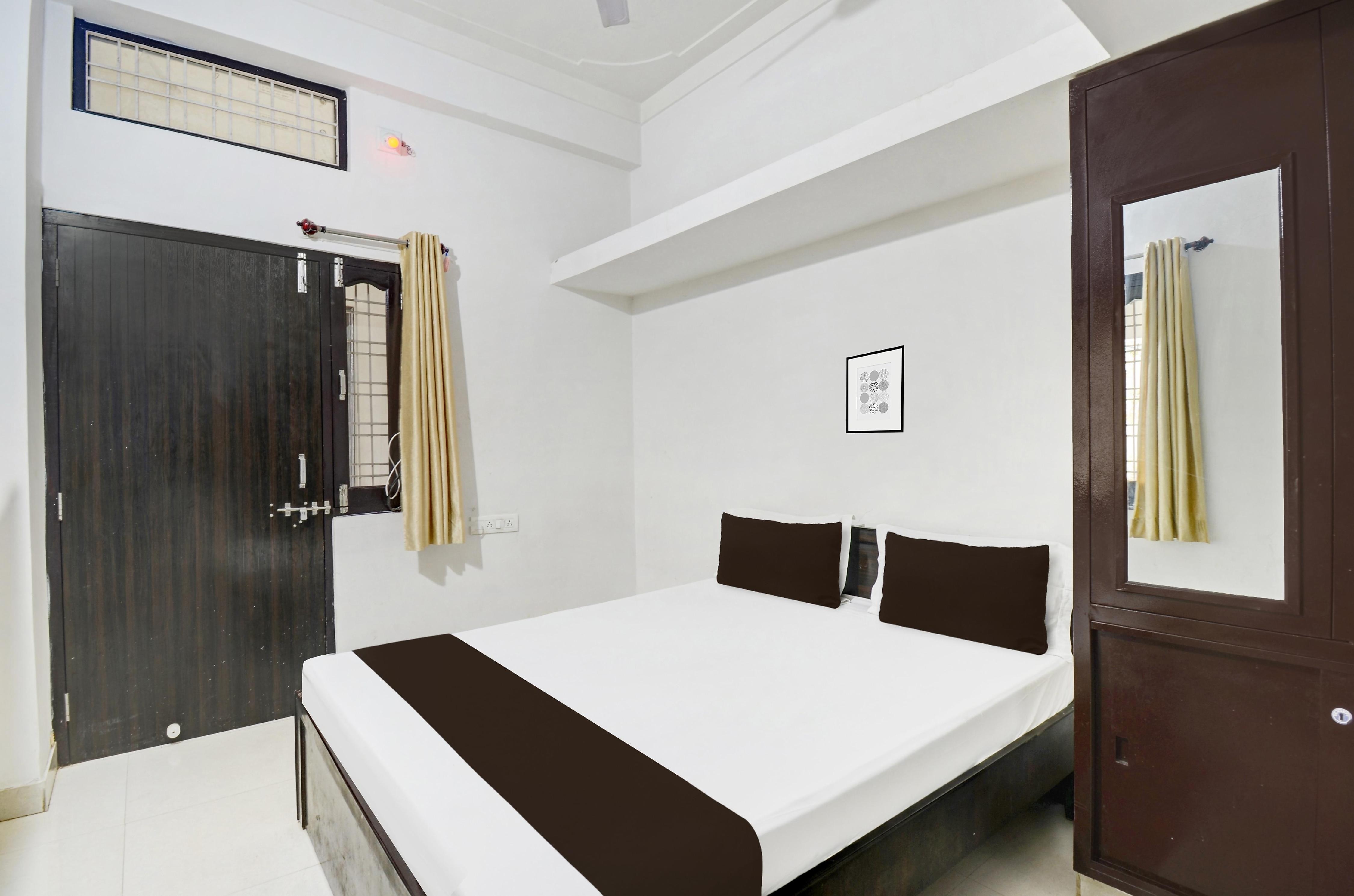 Hotel O The White Haveli - Tap to explore photos