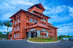 KUMBANAD HERITAGE HOTEL, Thiruvalla