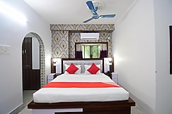 Starlight Guest House (1 minute from Acropolis mall), Kolkata