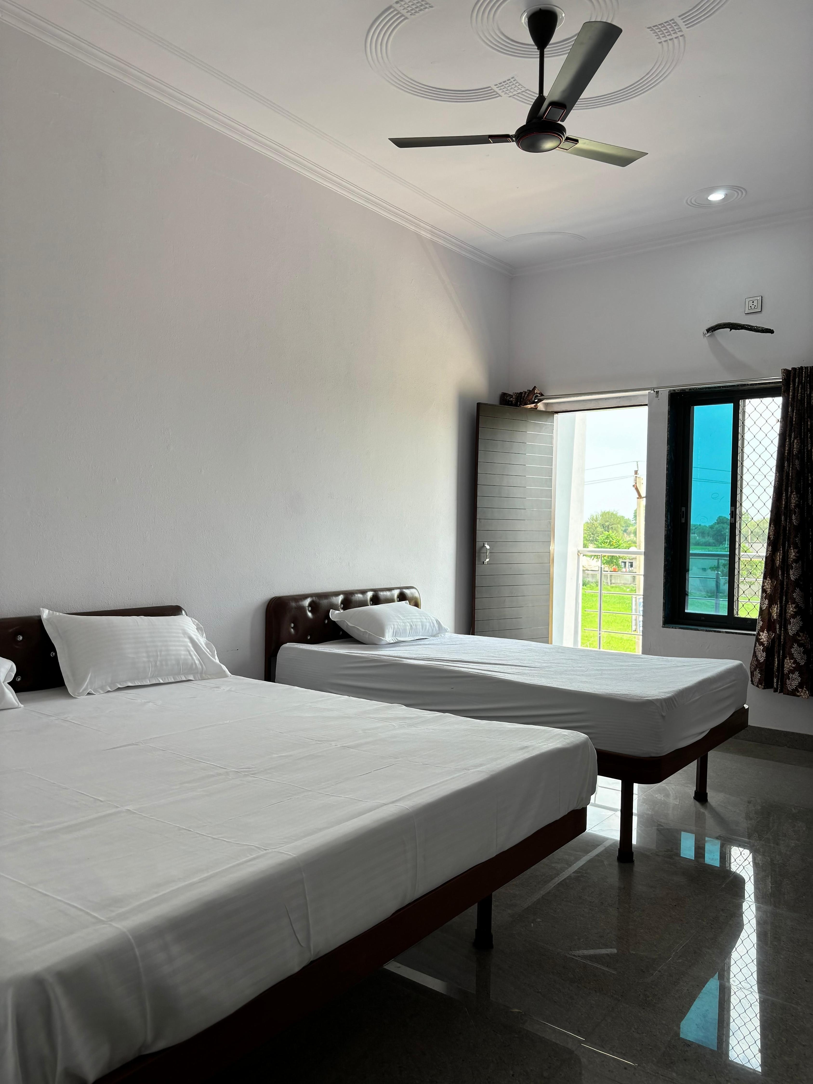 Hotel Raghunath Palace - Tap to explore photos