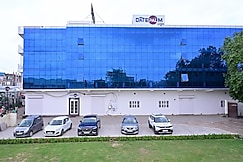 Date Palm Hotel, Gurgaon