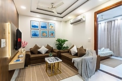 Peacefulhuts Premium 3bhk near Airport, Manipal Hospital, Venkatesh Hospital and Yashobhoomi Convent, Delhi
