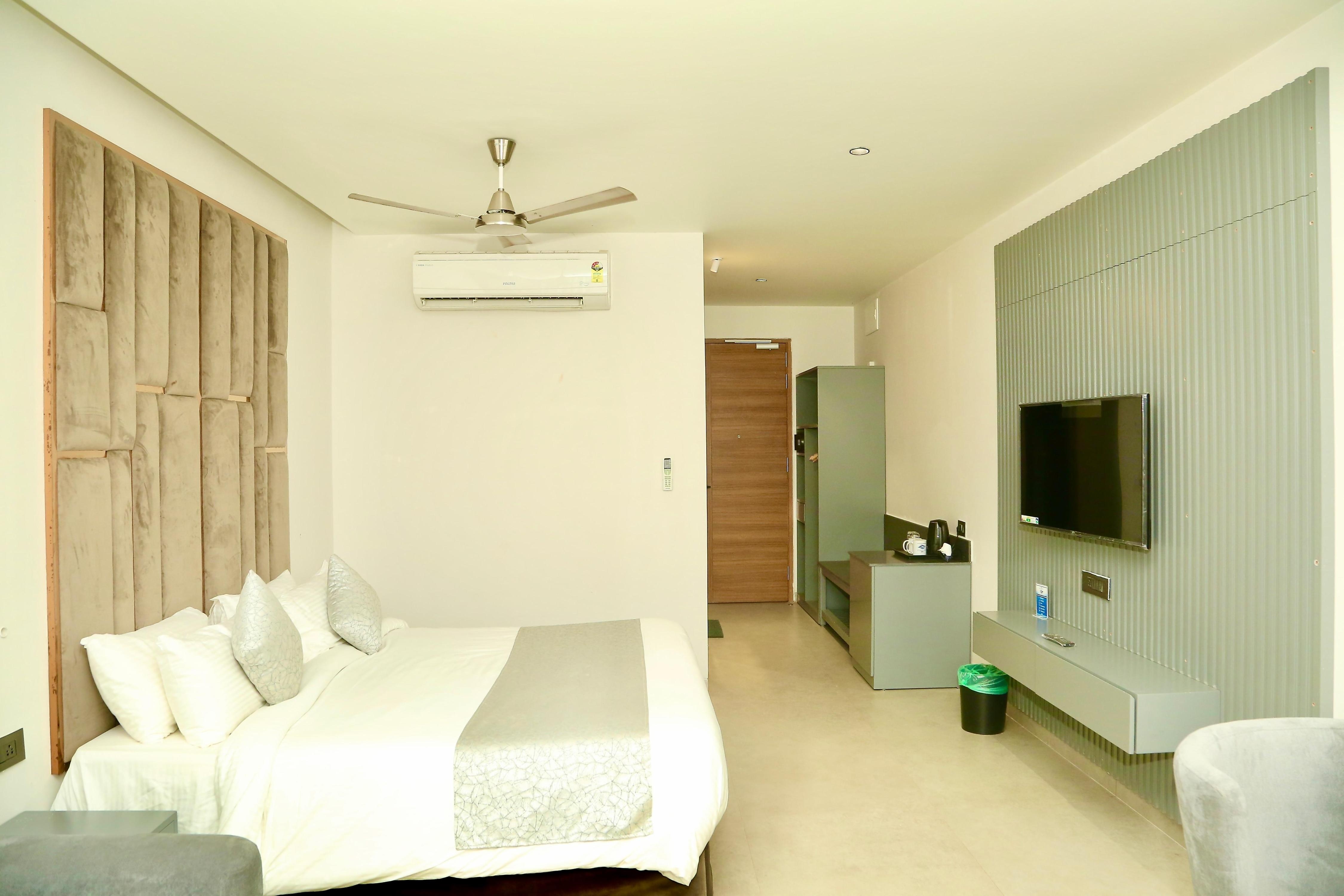 SVN BAY PARCK BEACH RESORT - Tap to explore photos