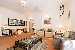 Handmade Homes Ballygunge : 3 bedroom apartment, Kolkata