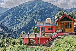 Snow and Field View Homestay, Sainj