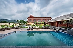 SaffronStays The Mistty Mountain, Mulshi
