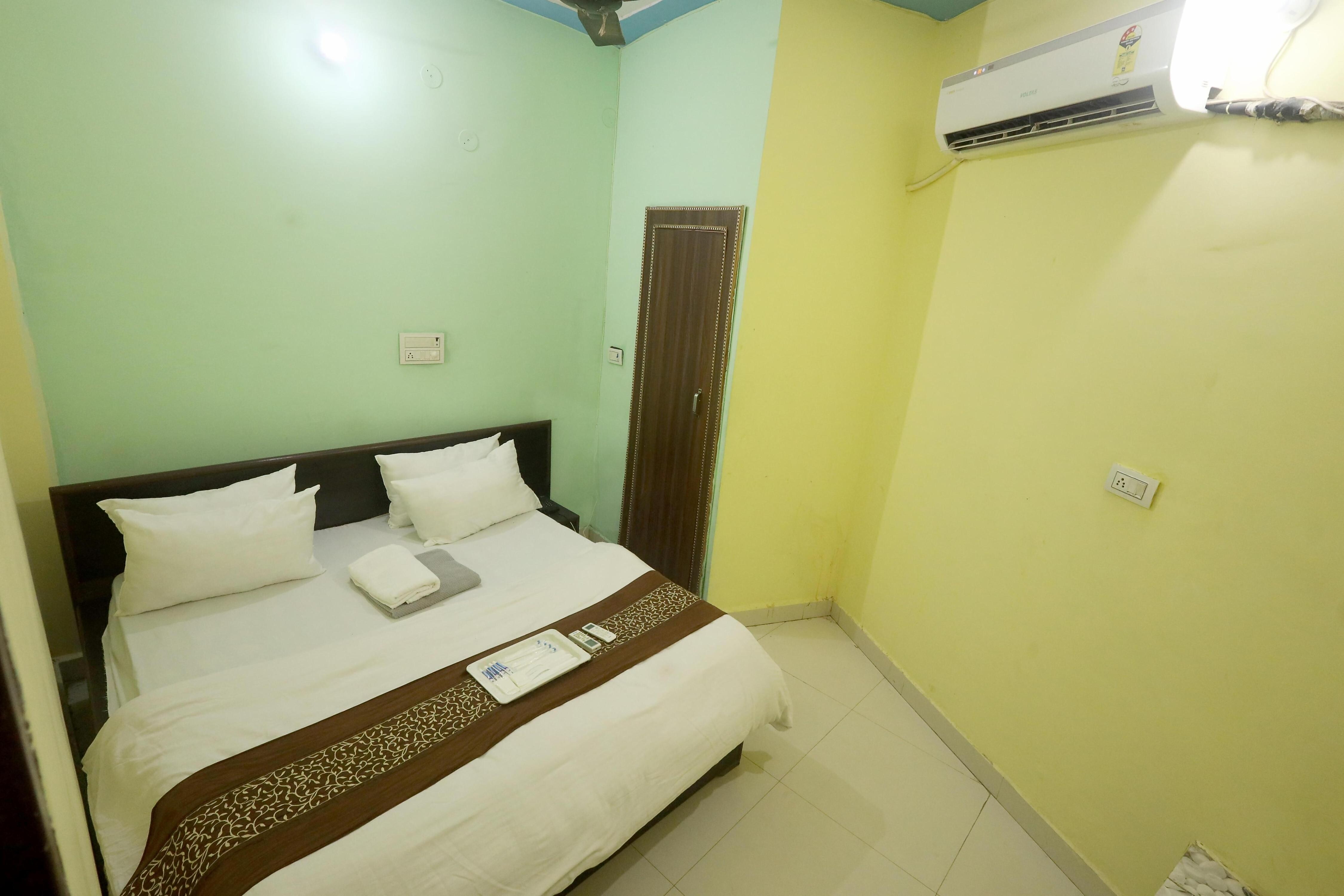 Deluxe Room Near Suncity - Tap to explore photos