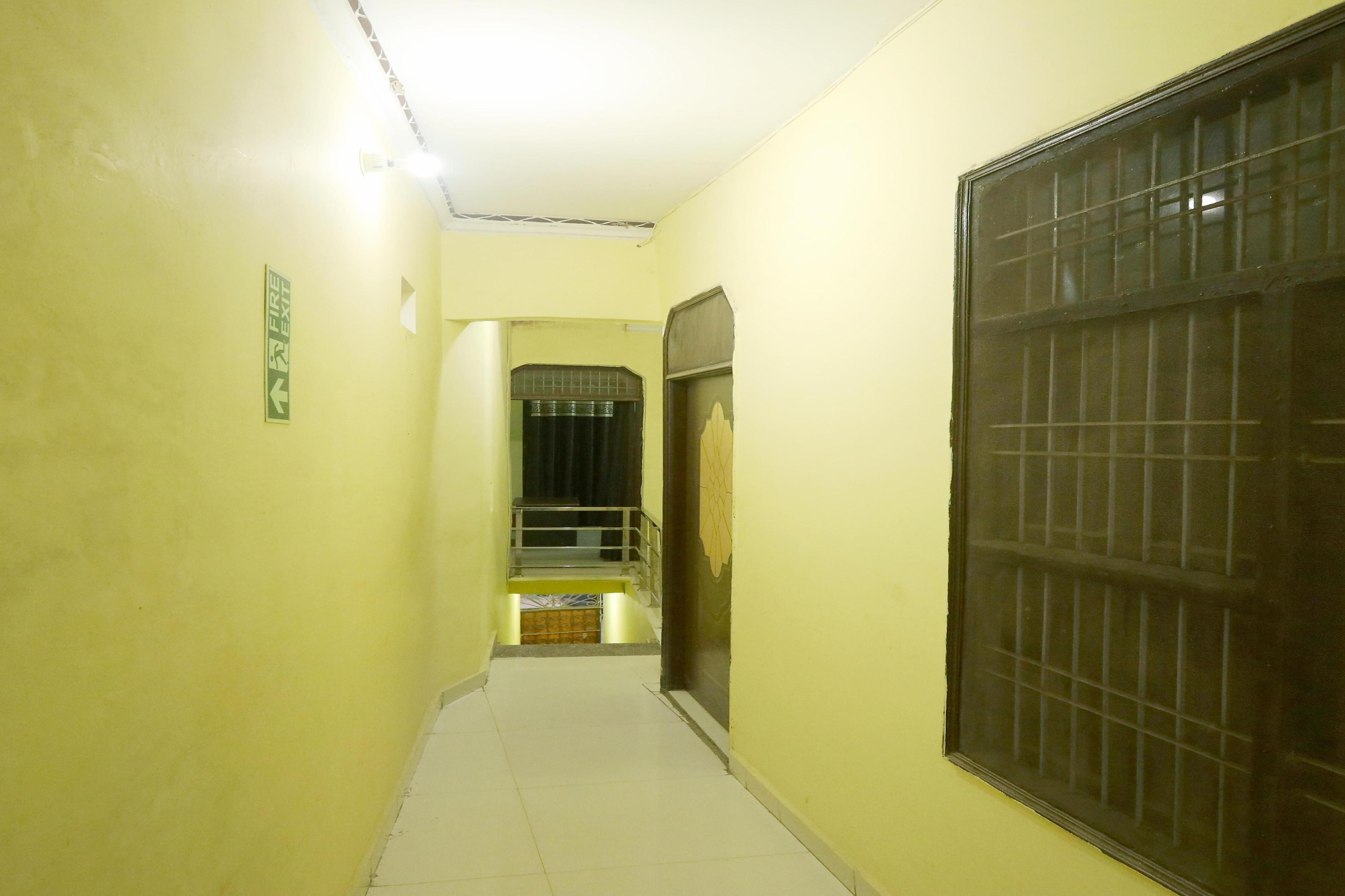 Deluxe Room Near Suncity - Tap to explore photos