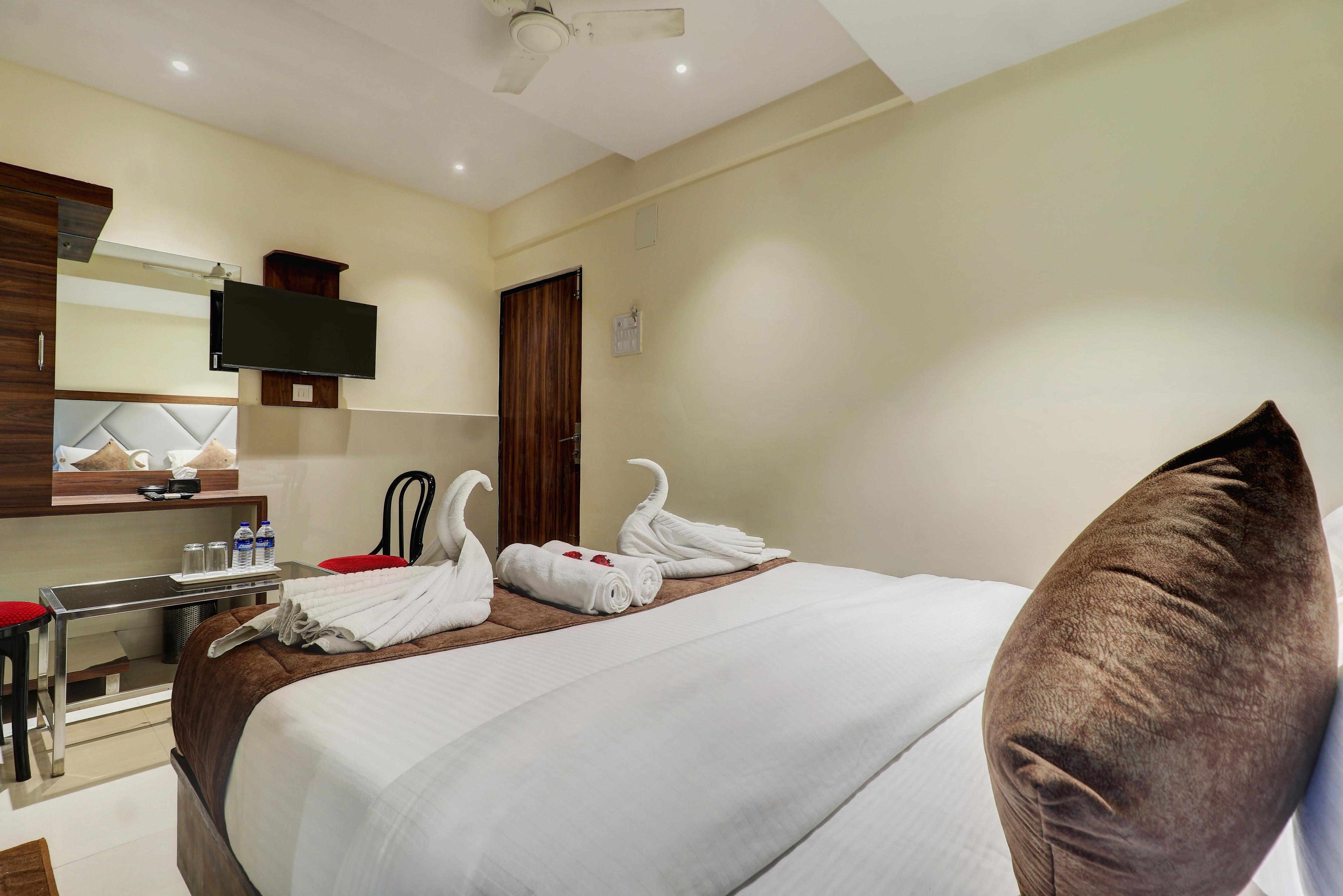 New Parimeet Residency Lodging and Boarding - Tap to explore photos