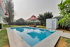 Luxurious 4 BHK farmhouse With Pvt Pool & Garden, Neemrana