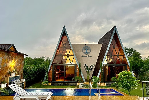 ELIVAAS 4 BHK Pvt Pool & Party Hall | Oakwood Cottages