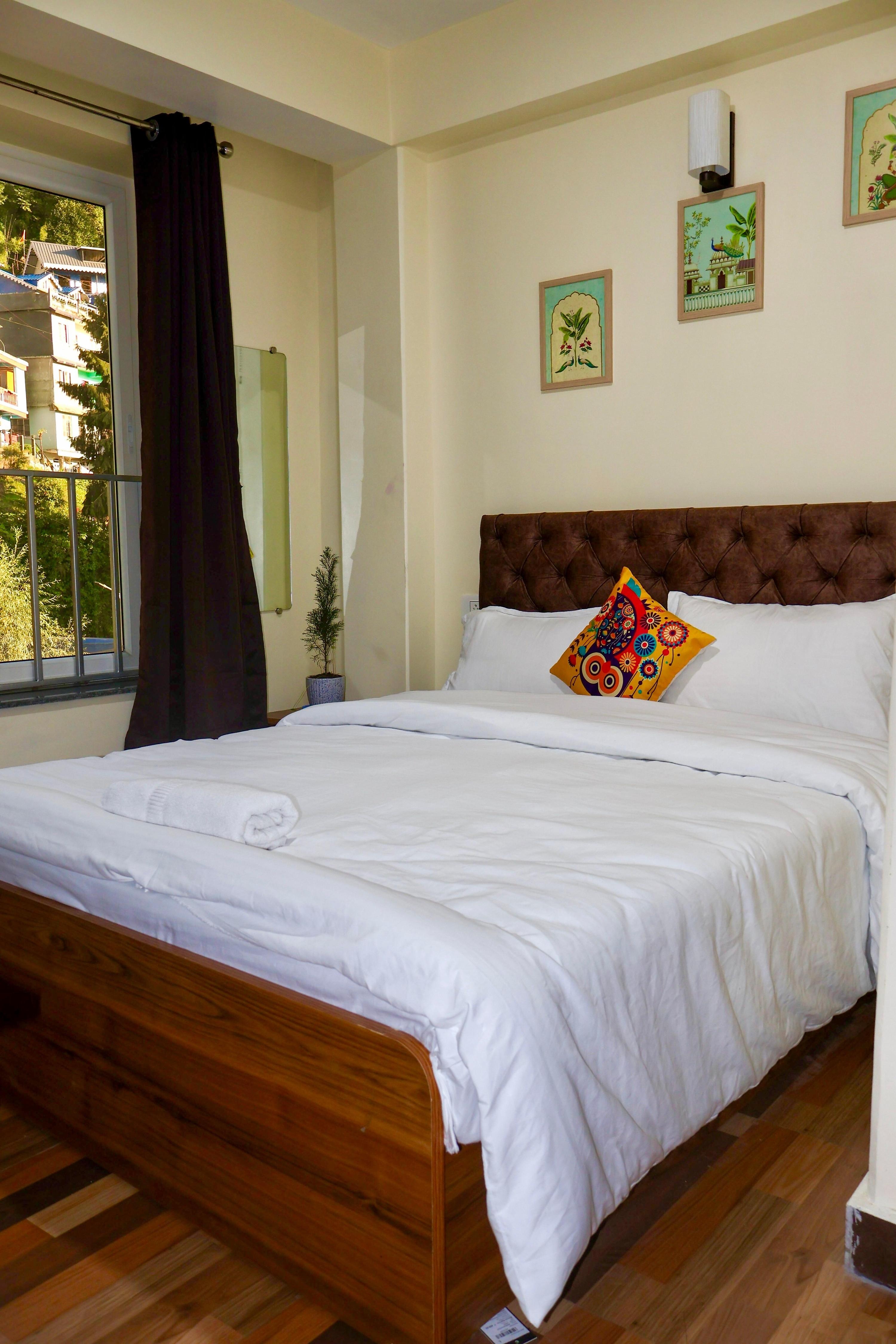 Darjeeling, Hillside Inn - Tap to explore photos