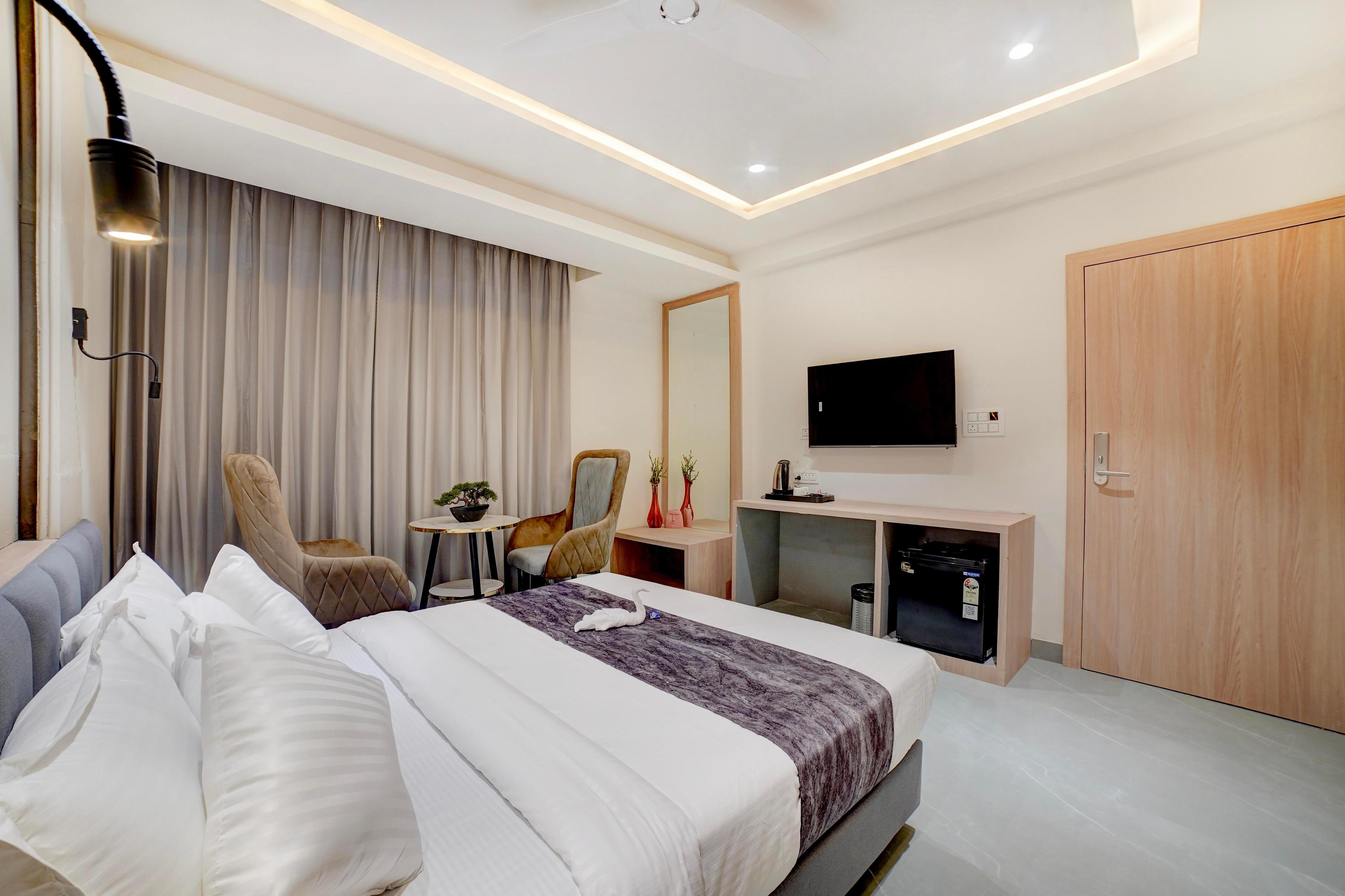 Madhuram Business Hotel - Tap to explore photos