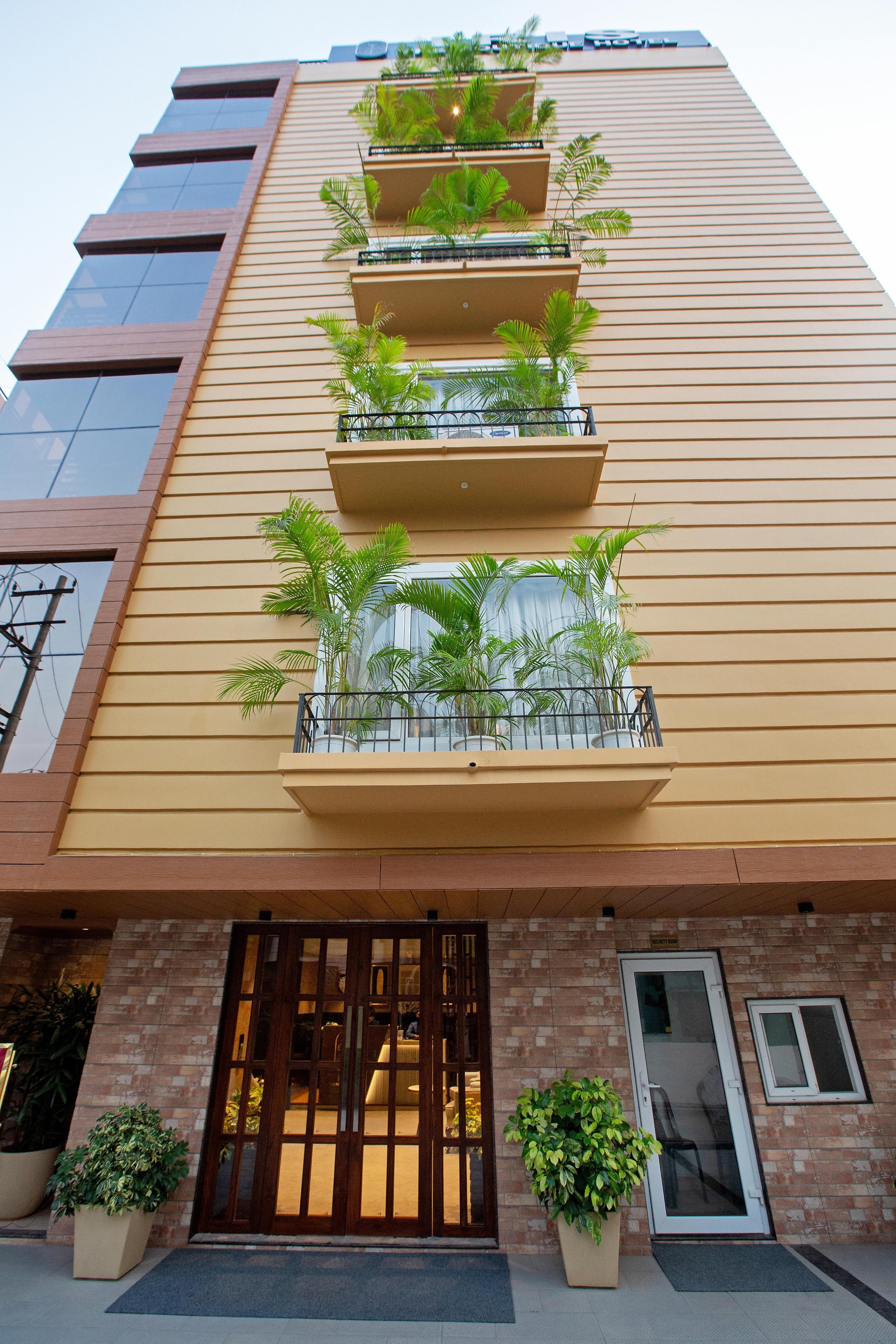 IRIS THE BOUTIQUE HOTEL - Tap to explore photos