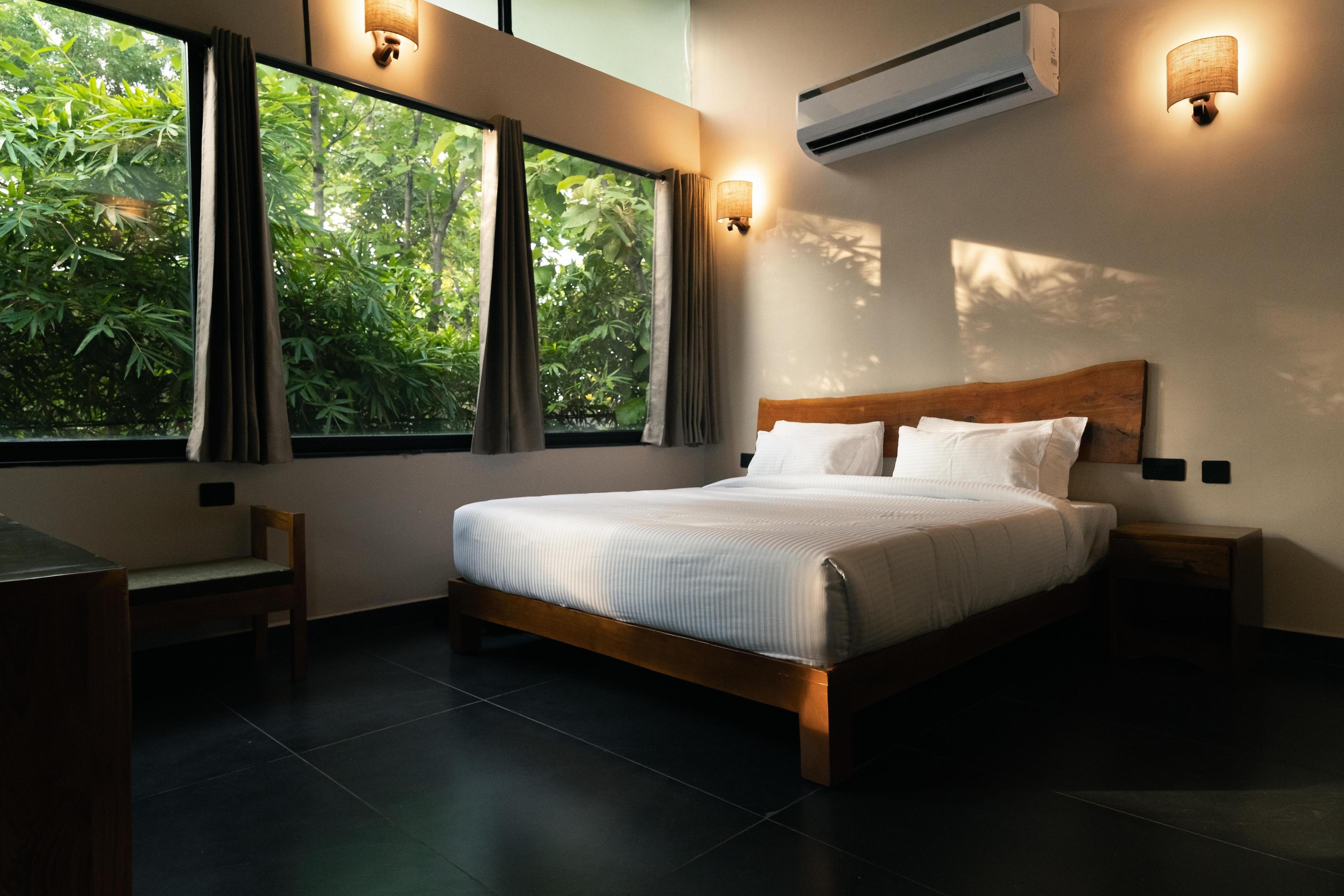 Treepie Safari Lodge - Tap to explore photos