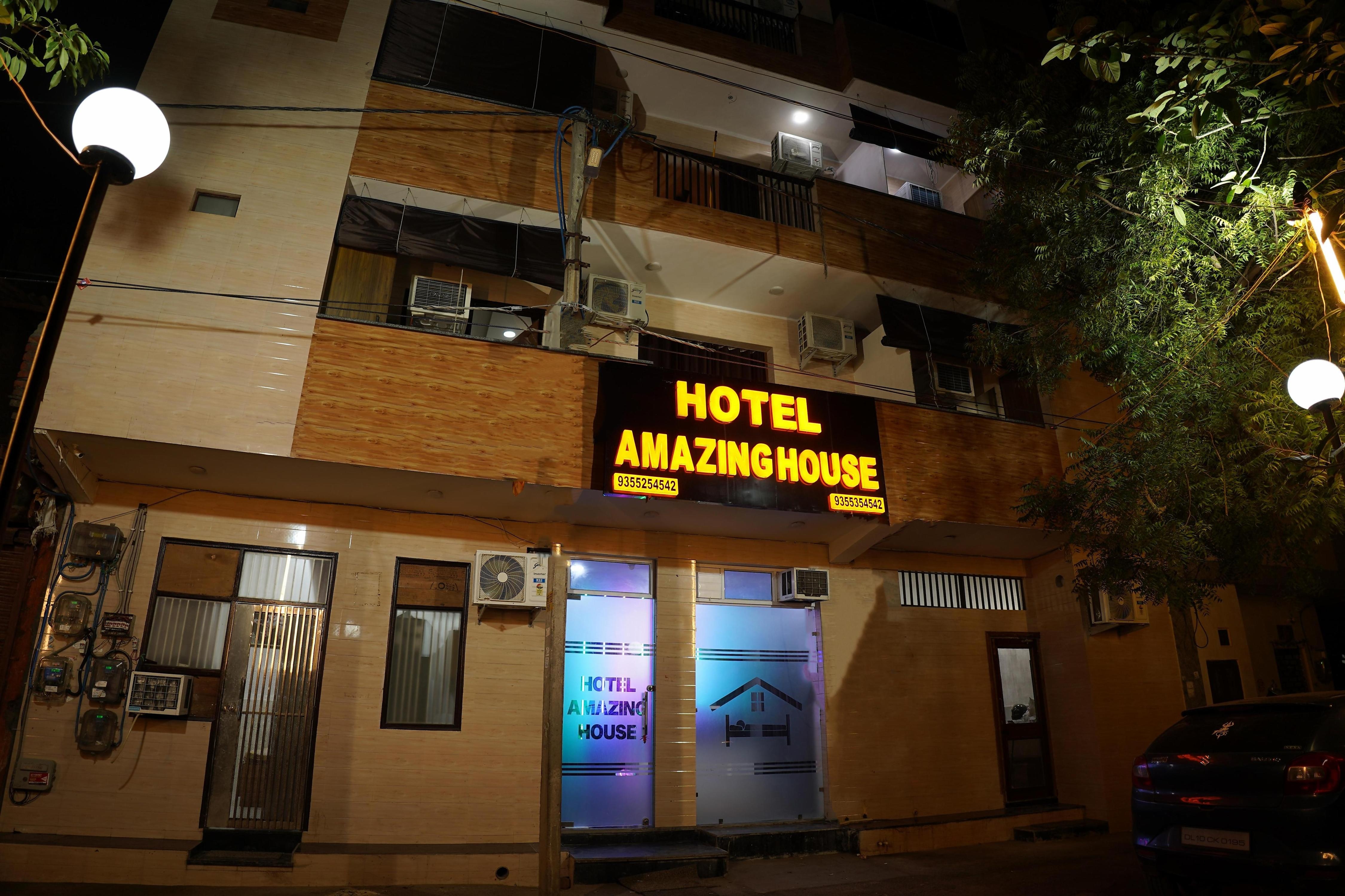 Hotel Amazing House- Rohini Sector 25 - Tap to explore photos