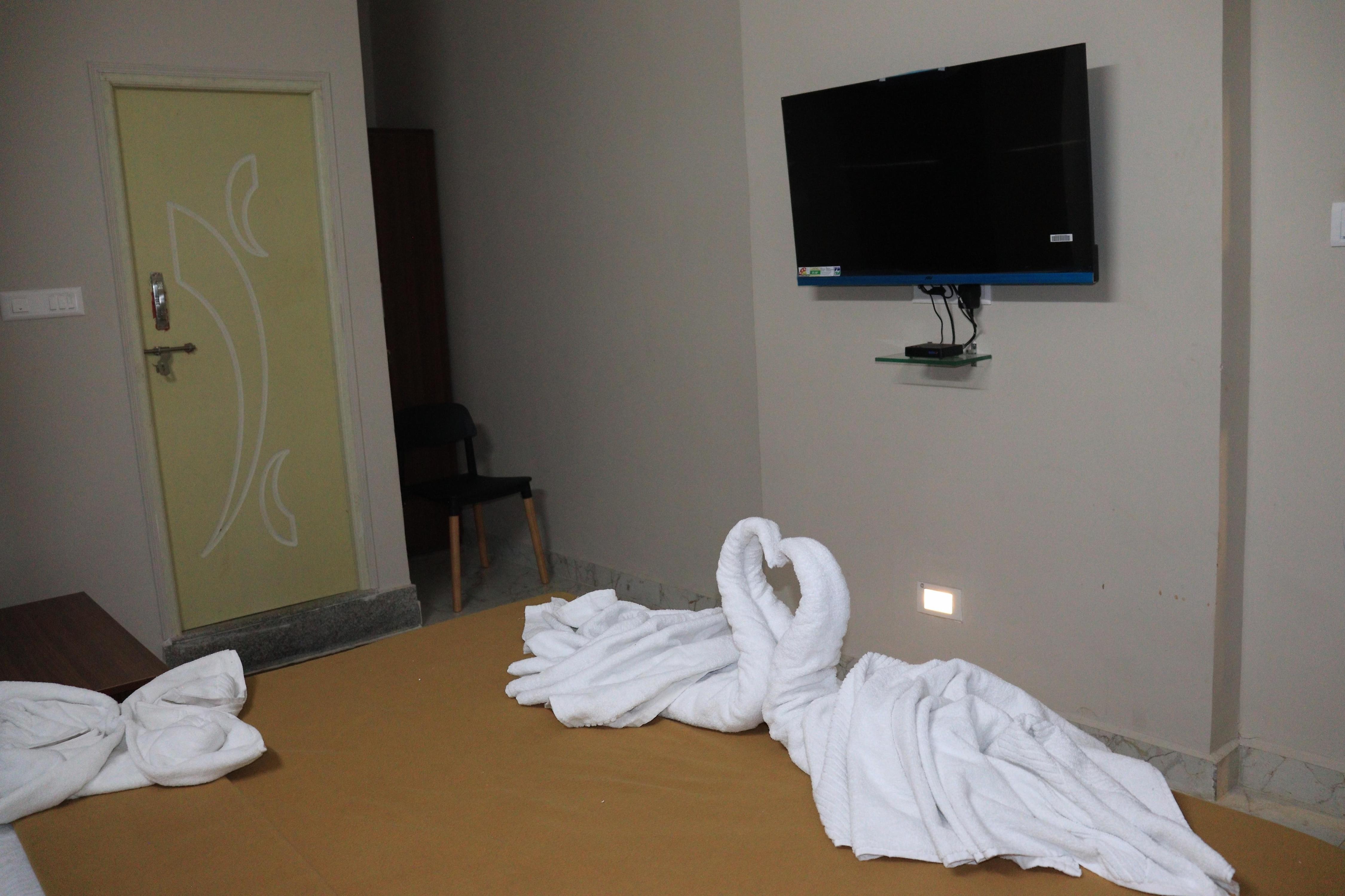 Darshan Boarding Lodging and Restaurant - Tap to explore photos