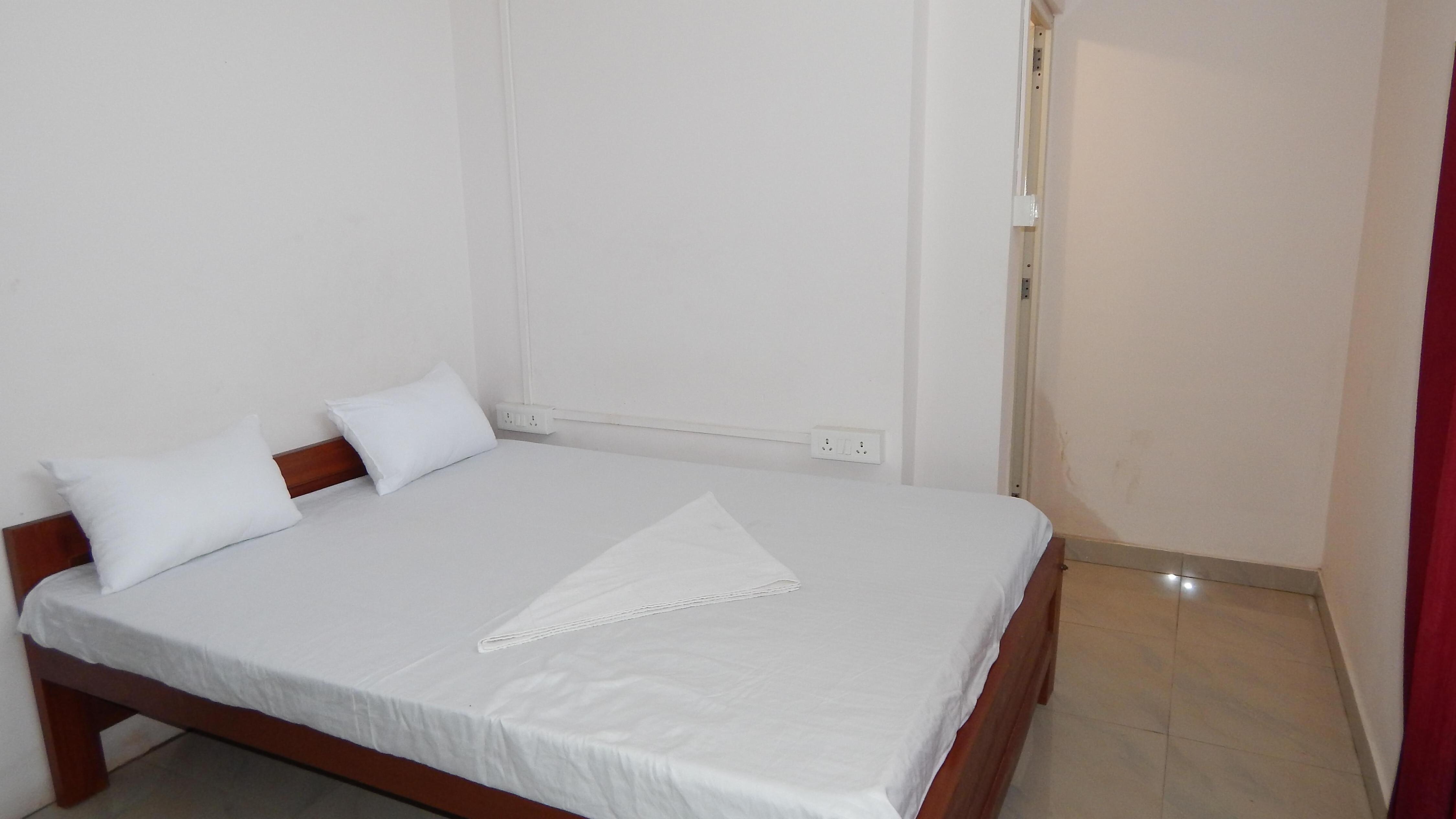 Shivam Guest House Near GNRC and Down Town Hospital - Tap to explore photos