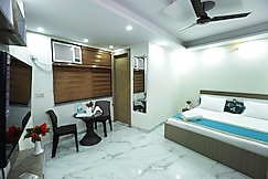 THE GOLDEN GATE HOTEL, Delhi