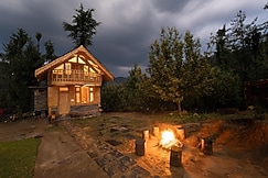 Romantic Retreat In The Himalayas By Bastiat Stays, Nermand