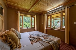 Elegant Evergreen Cottage In Jibhi, Banjar