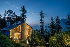 Jibhi Peaks Duplex Cottage With A Hot Tub - Bastiat Stays, Jibhi