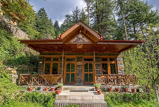 A Lavish Bungalow In Jibhi