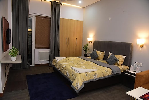 Mallenzo Luxury Suites Golf Course