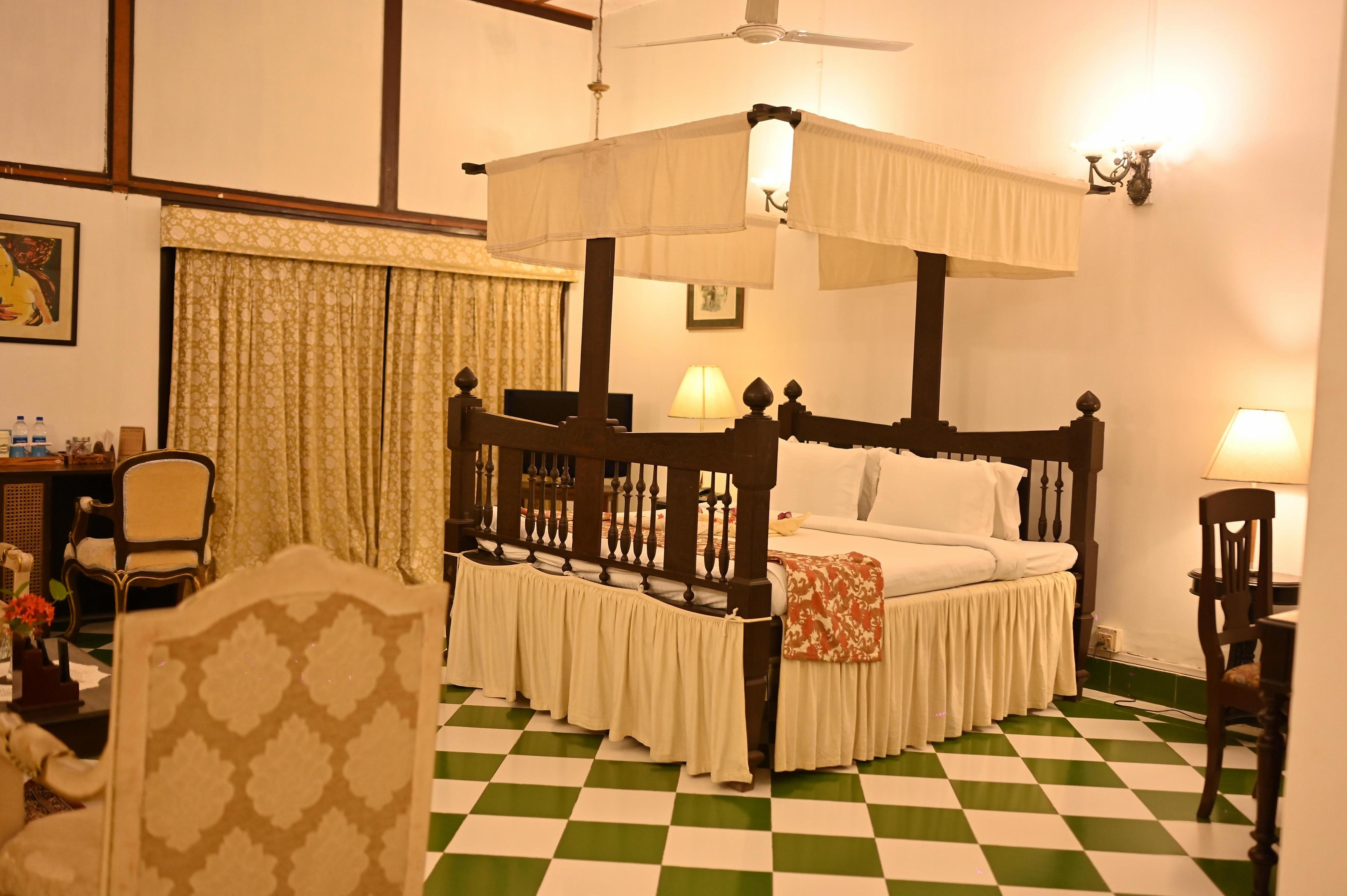 Mistry Sahib's Bungalow(Banyan Grove) - Tap to explore photos
