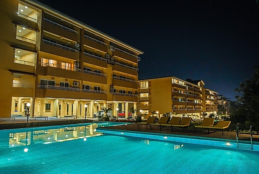 Alaya Stays 1 BHK with pool, 5 Mins drive to Candolim Beach | Veera Marina